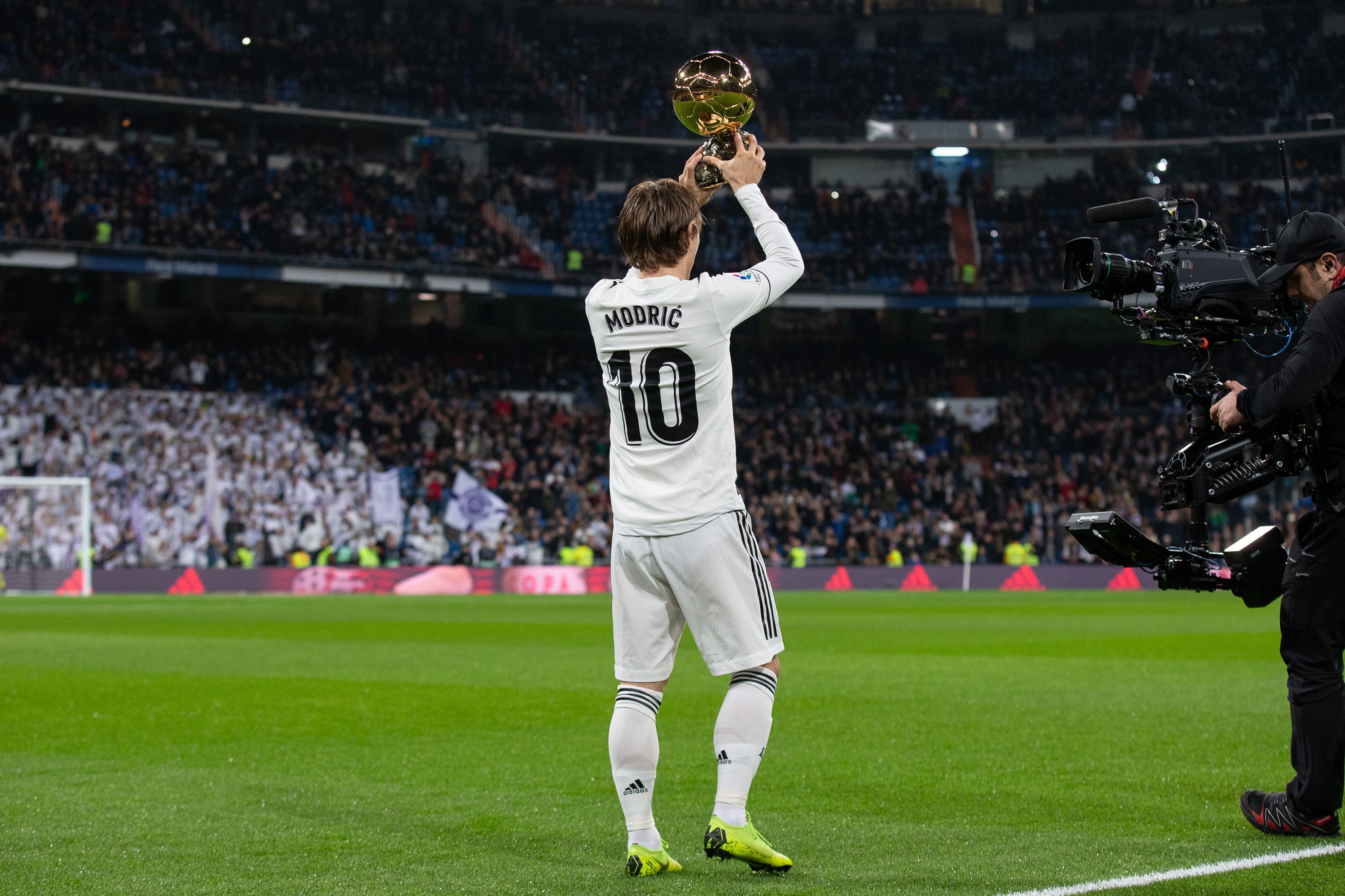 足球世界杯球场建设进入收尾阶段，安全标准升级