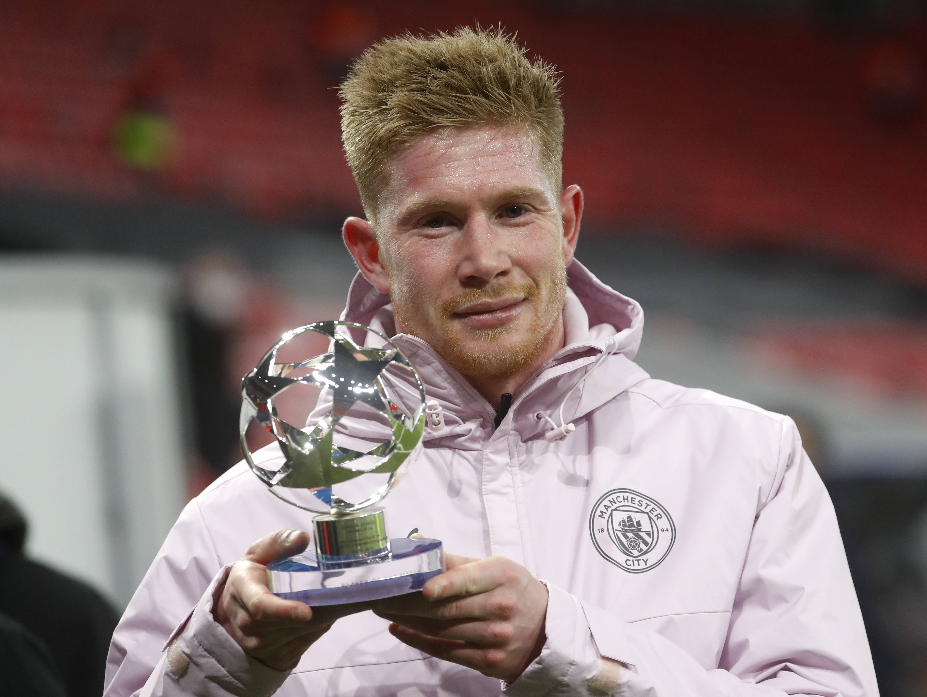 意乙巴里队客场0-5惨败，在返程航班上球迷与球员发生冲突