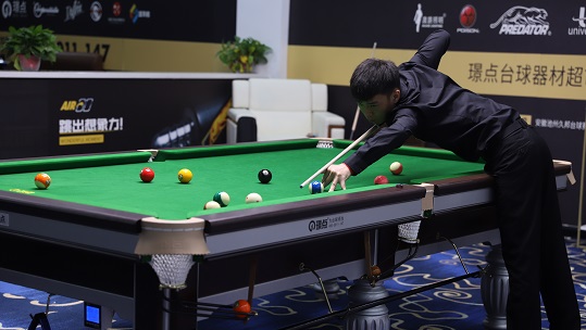 他不仅在比 他不仅在比